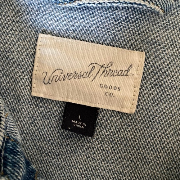 Universal Thread Cropped Denim Jacket in Light Wash - Picture 3 of 5